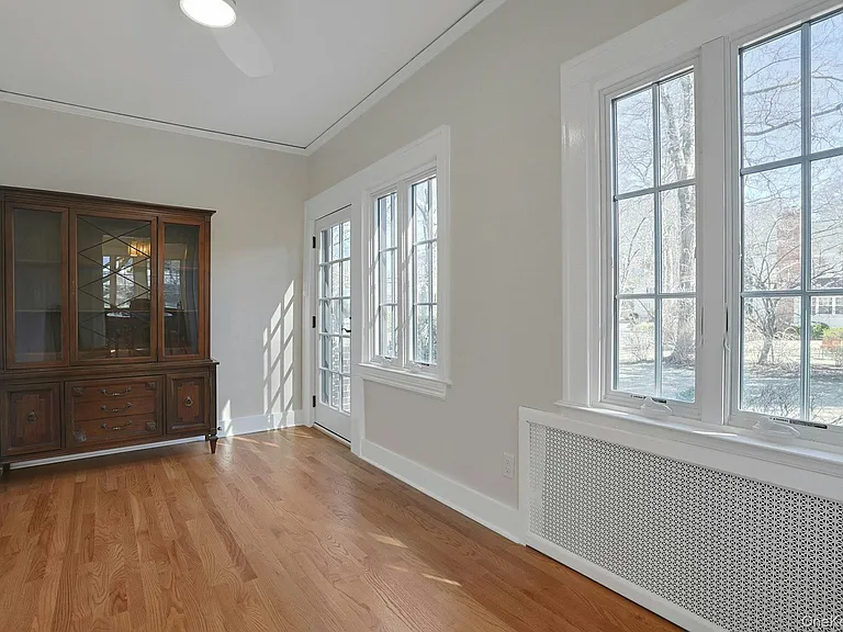 10 Robins Rd — Photo 16