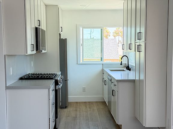 5th image of 4612 North Ave