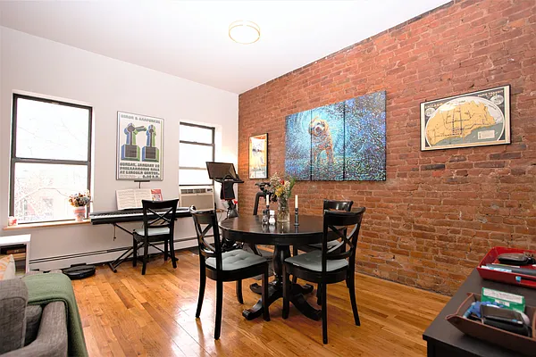 Rented by R New York | media 2