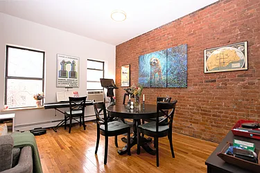 Rented by R New York