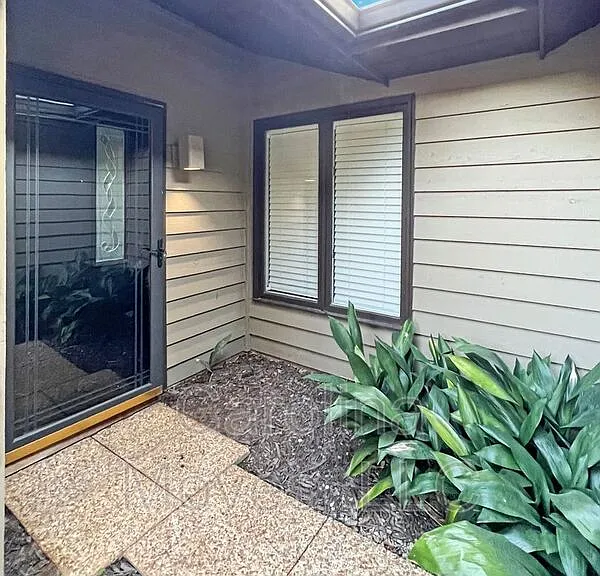 419 Sparrow Hawk Ct — Photo 3