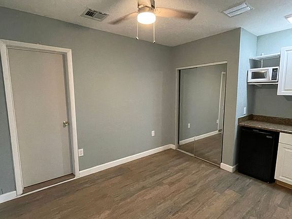 2nd image of 815 14th St APT B
