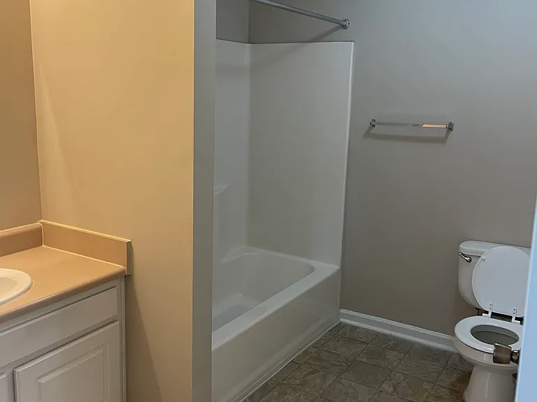 Pacific Park Apartments — Photo 7