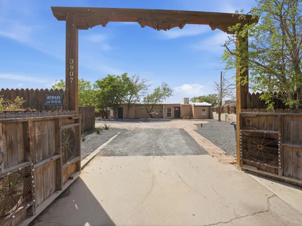 3907 3rd St NW, Albuquerque, NM 87107