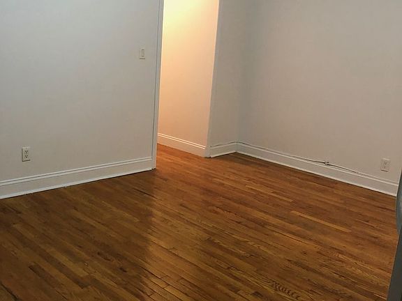 4th image of 4310 44th St APT 4E