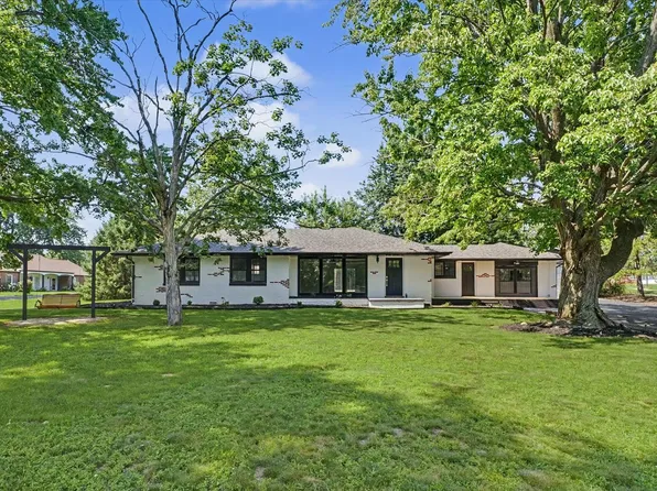 (undisclosed Address), Mahomet, IL 61853