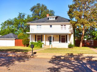 300 SW 4th St, Dimmitt, TX 79027