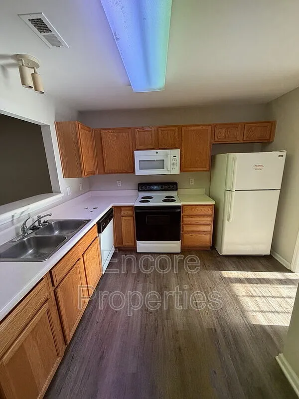 2 bed, 2.5 bath, 1215 sqft, $1,500 — Photo 4