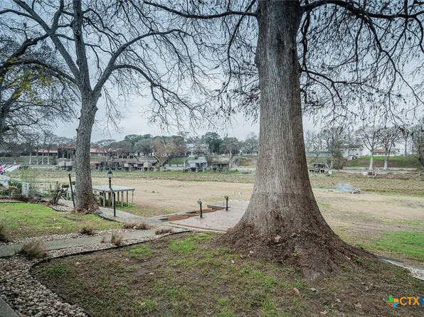 124 Royal George Cir, Mc Queeney, TX 78123