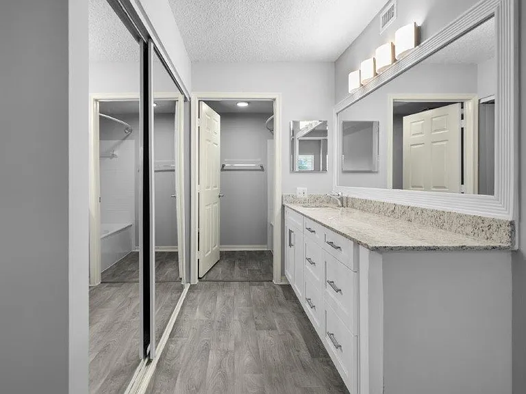 Sanctuary Cove Apartments — Photo 10