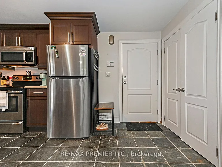916 Scarlett Rd #BASEMENT — Photo 3