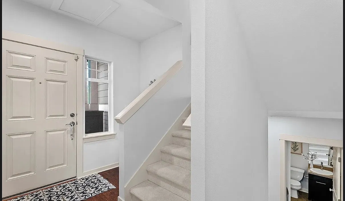 3 bed, 3.5 bath, 1850 sqft, $3,900 — Photo 4