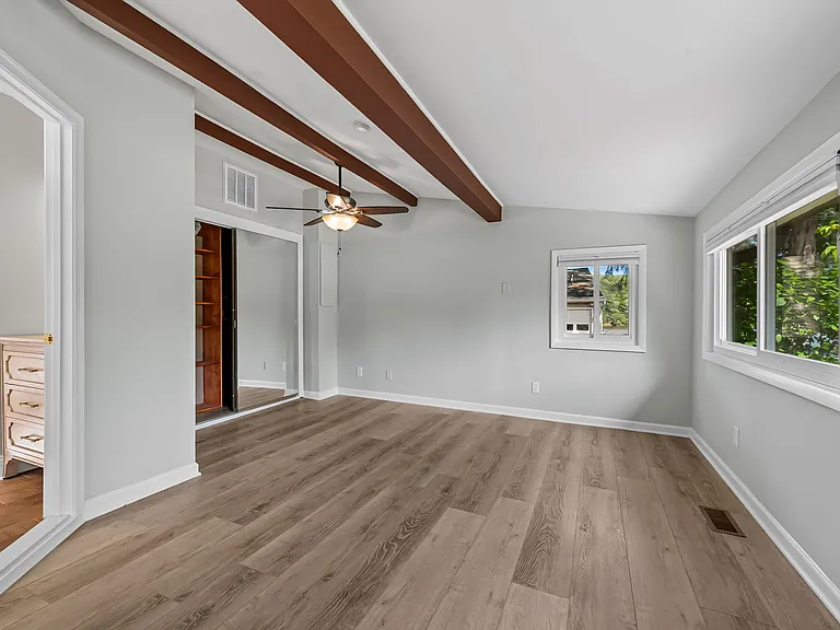 530 Highland Dr — Photo 4