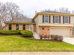 5195 Castaway Ln, Hoffman Estates, IL 60010