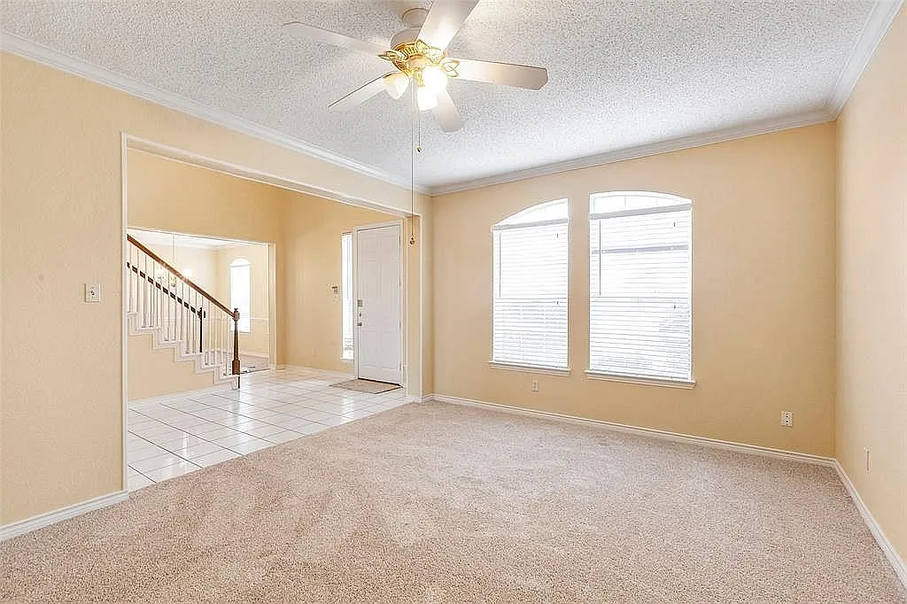 4 bed, 3281 sqft, $2,850 — Photo 3