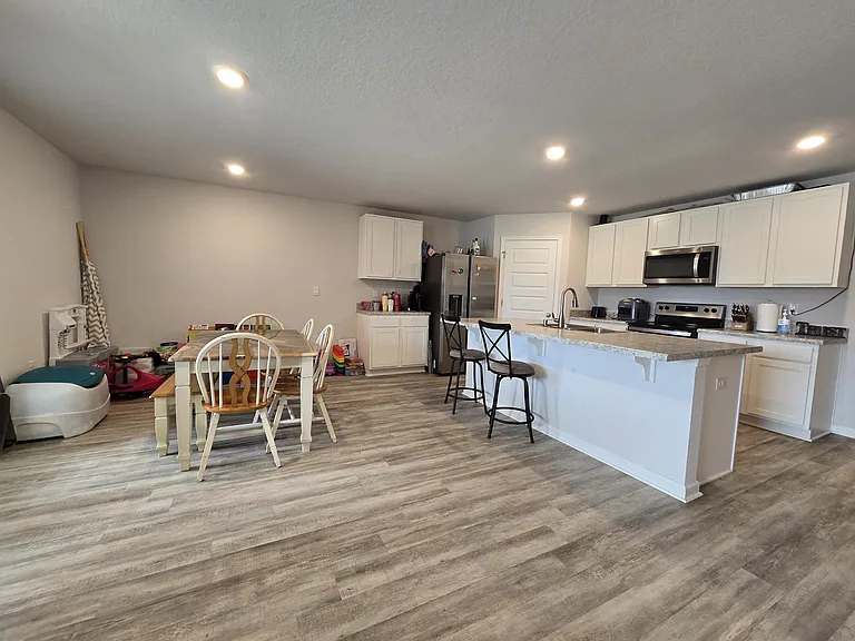 4404 White Cedar Ct — Photo 2