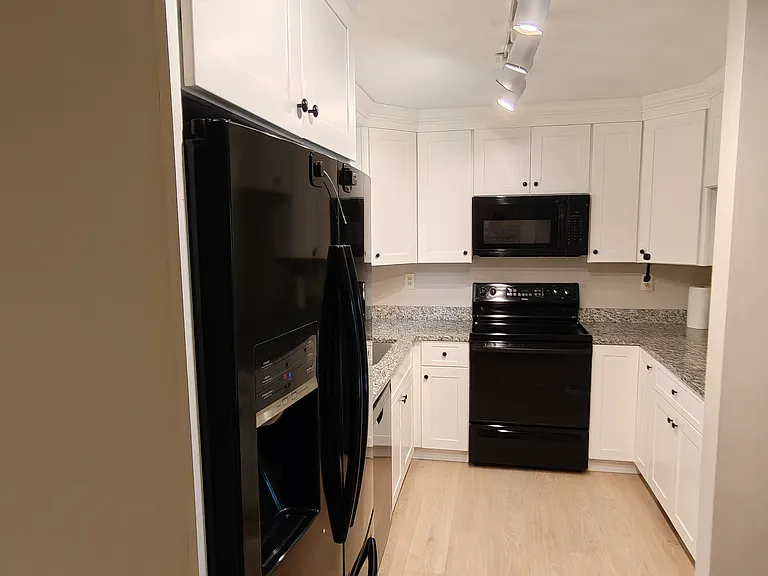 22 Stillwater Dr — Photo 6