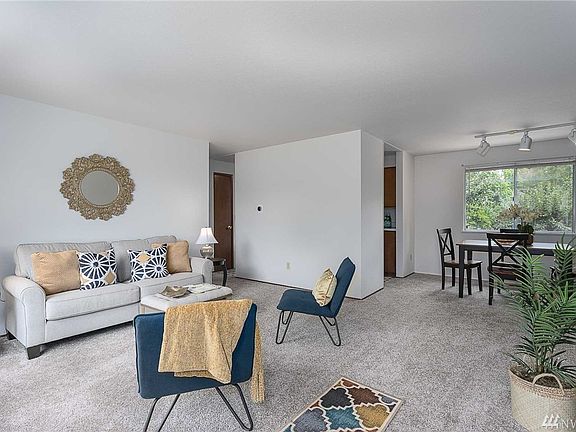 4th image of 3353 SE Tamarack Dr