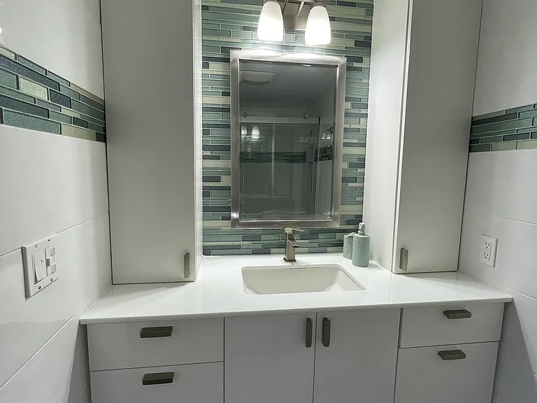 Good adjustable bathroom lighting.