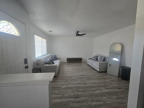 1875 Idlewood Cir, Hanford, CA 93230