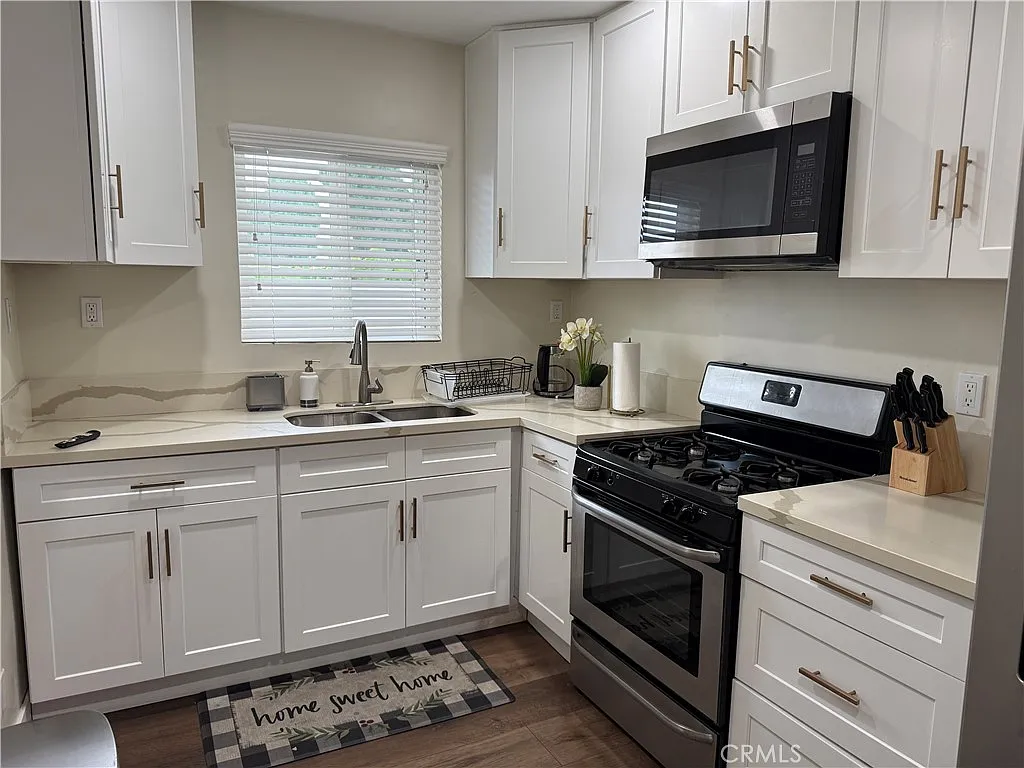 2 bed, 803 sqft, $2,500 — Photo 3
