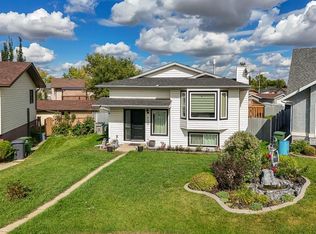 6130 S 52 Street Close, Ponoka, AB T4J 1E8