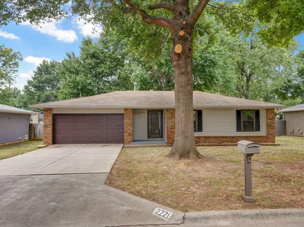 2221 S Nettleton Avenue, Springfield, MO 65807