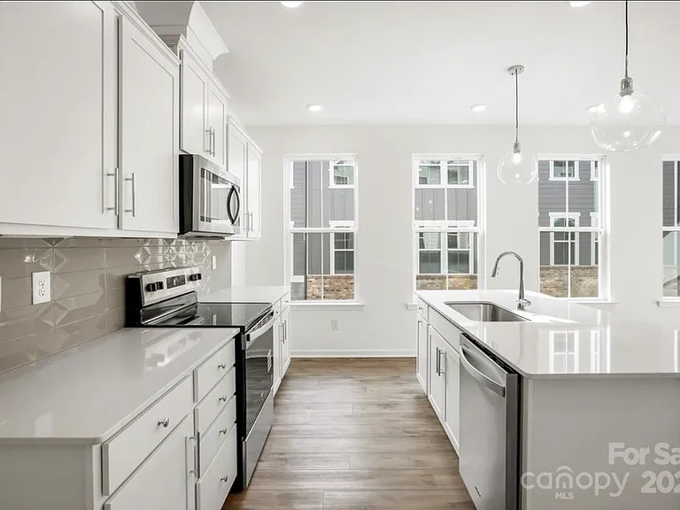 7004 Branch Ct — Photo 4