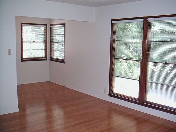 3rd image of 630 N Mar Vista Ave