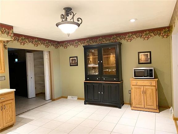 3rd image of 1127 Acorn Dr