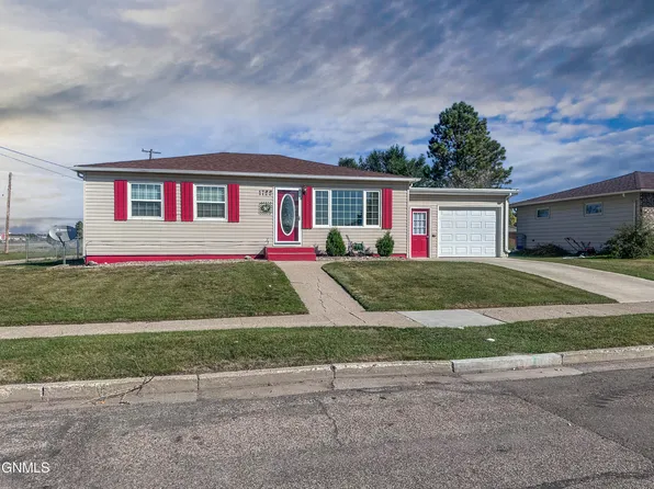 1722 6th St W, Williston, ND 58801