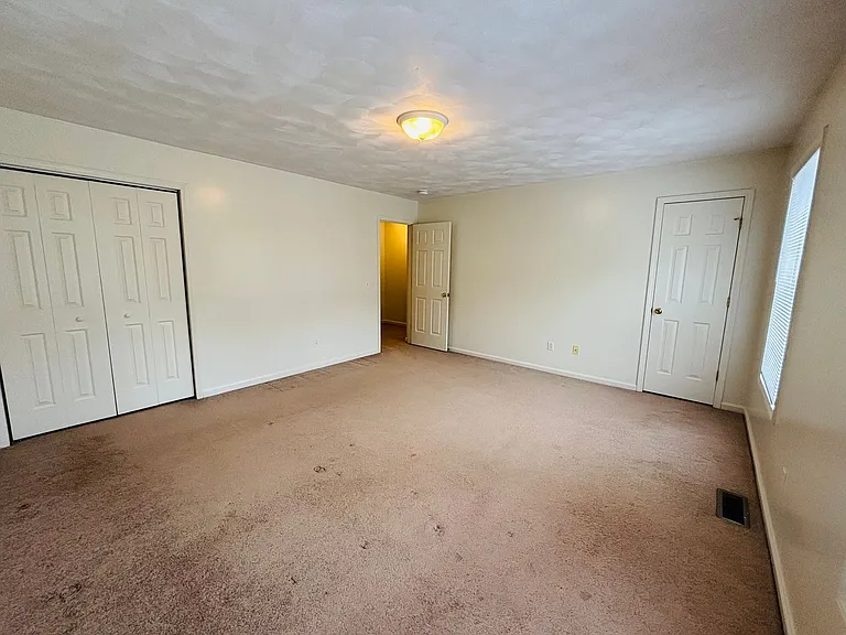 765 E Main St — Photo 6