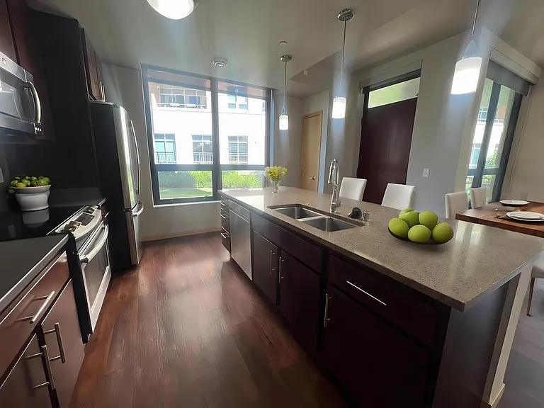 Venture Luxury High Rise — Photo 231