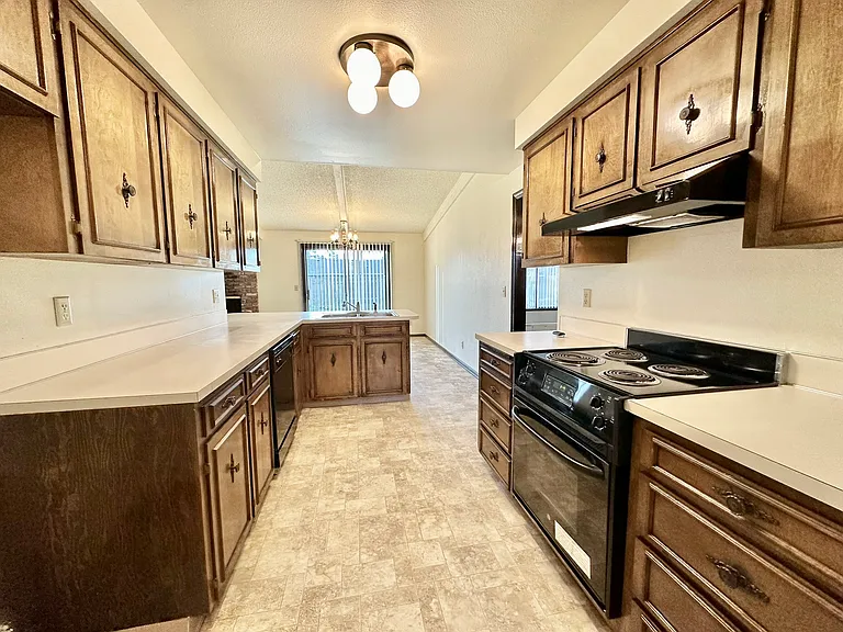 2346 Woodlawn Ct NE — Photo 5