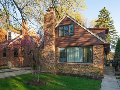 5720 N Rogers Ave, Chicago, IL, 60646