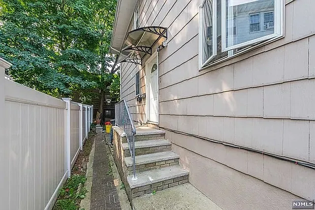 754 Greeley Ave — Photo 15