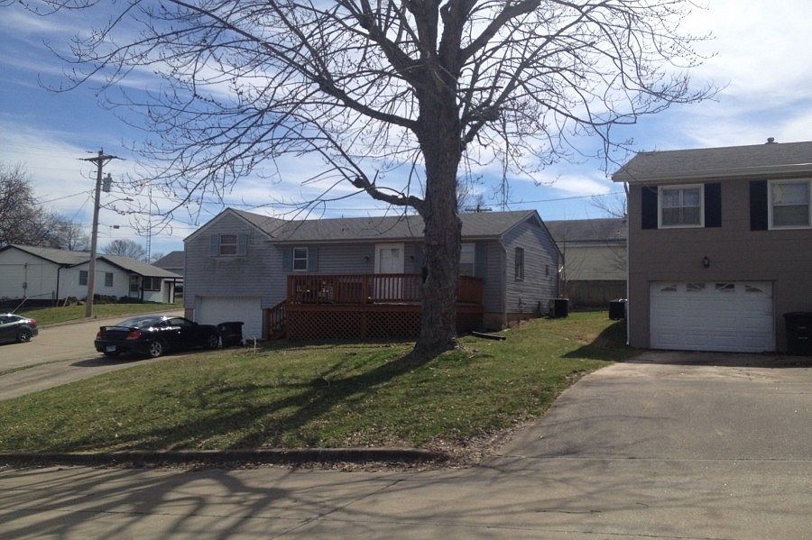 2nd image of 911 Drury Ln