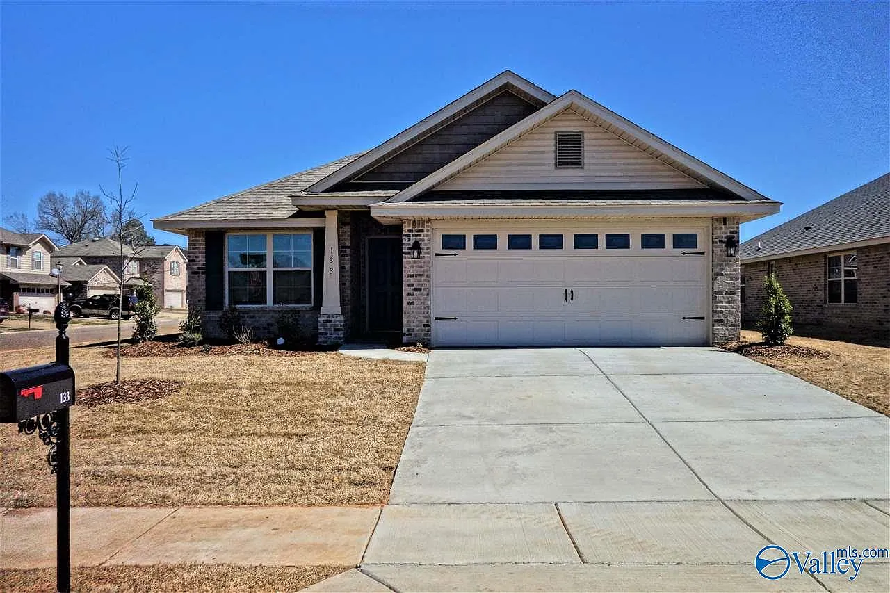 3 bed, 2.0 bath, 1425 sqft, $1,650 — Photo 1