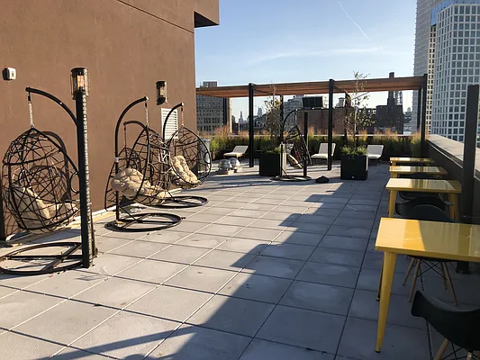 Rented by Rentopia | media 125