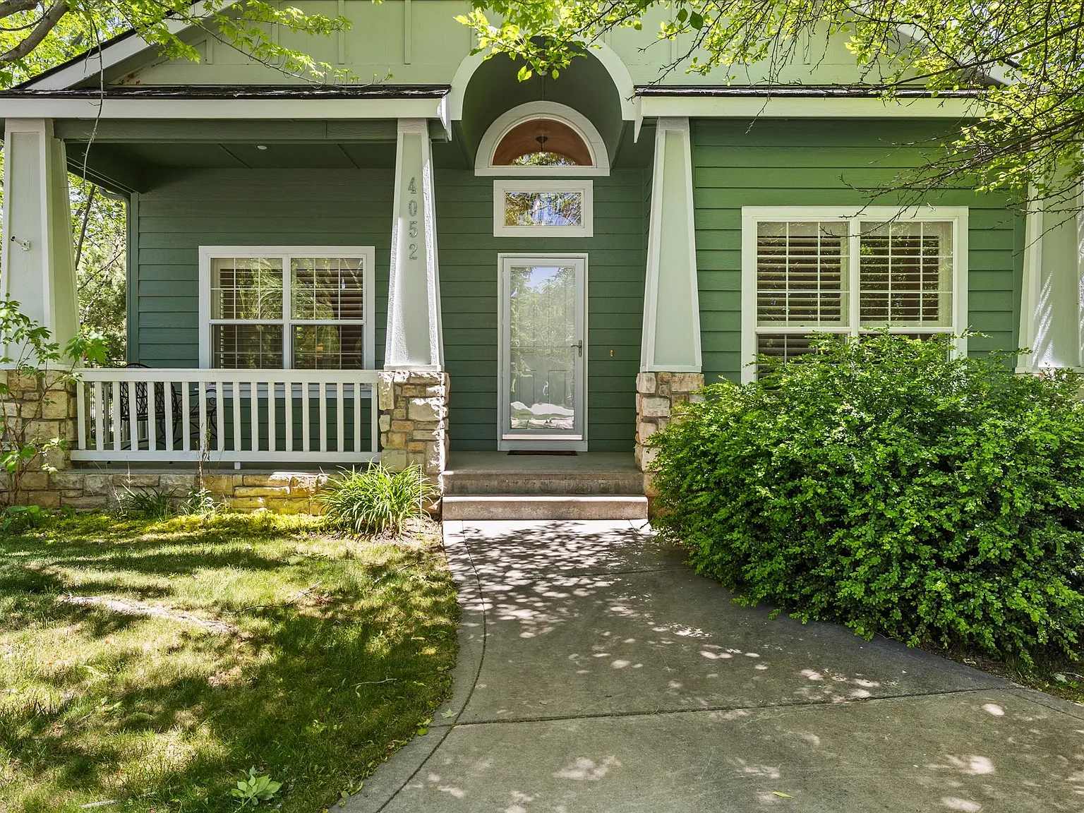 3 bed, 2285 sqft, $4,900 — Photo 3