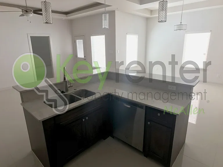 2920 N 51st St — Photo 10