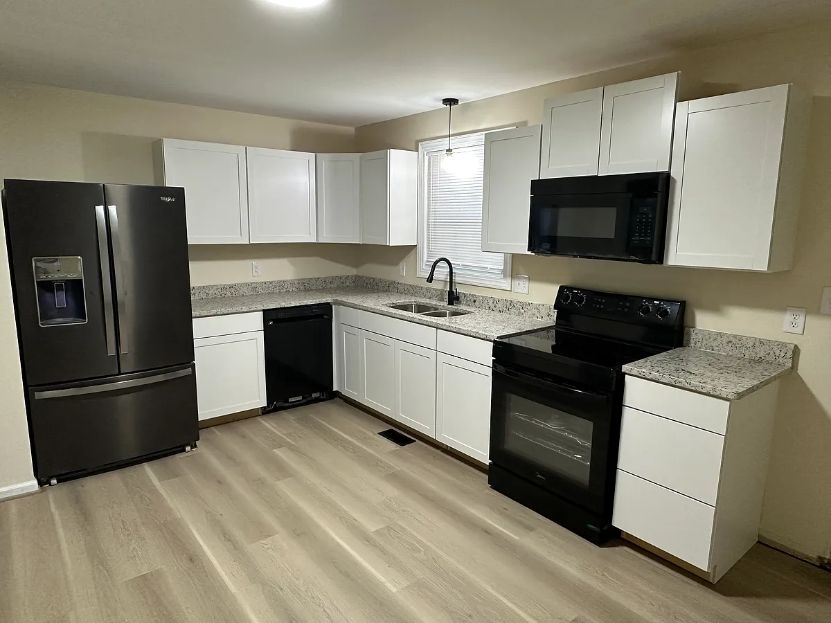 Kitchen - 24216 Mark Dr