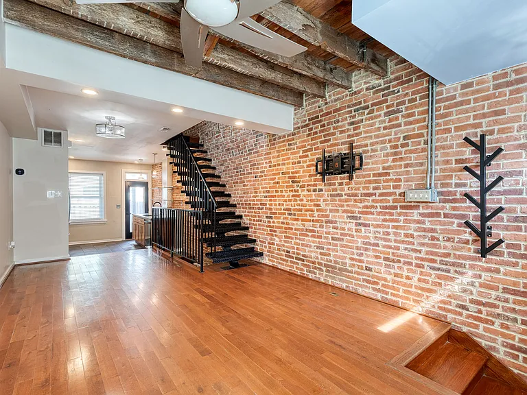 112 N Streeper St — Photo 3