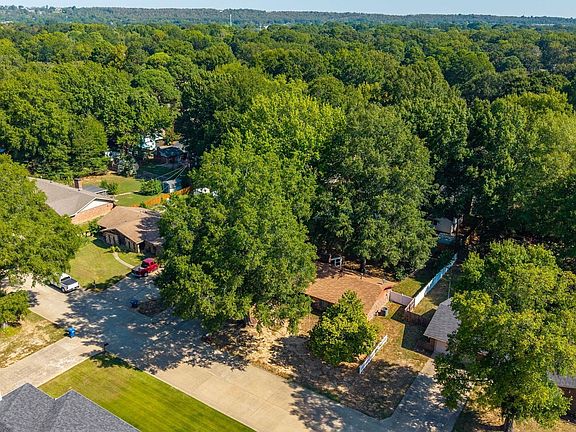 4th image of 14 Shady Lane Dr