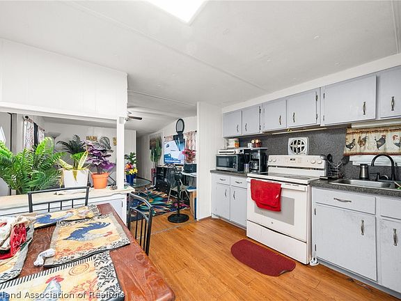 5th image of 2560 Skyview St
