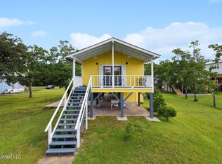 10222 Bayou View Dr E, Bay Saint Louis, MS 39520
