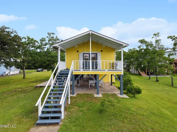 10222 Bayou View Dr E, Bay Saint Louis, MS 39520