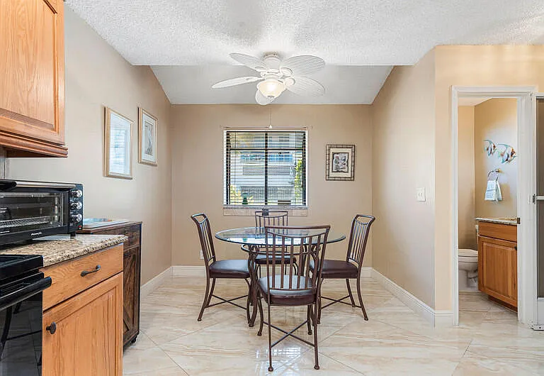 3409 SE 8th St #6 — Photo 11