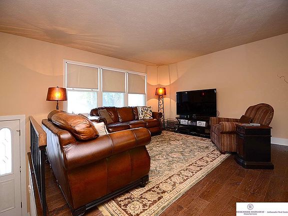 4th image of 2305 S 119th Ct