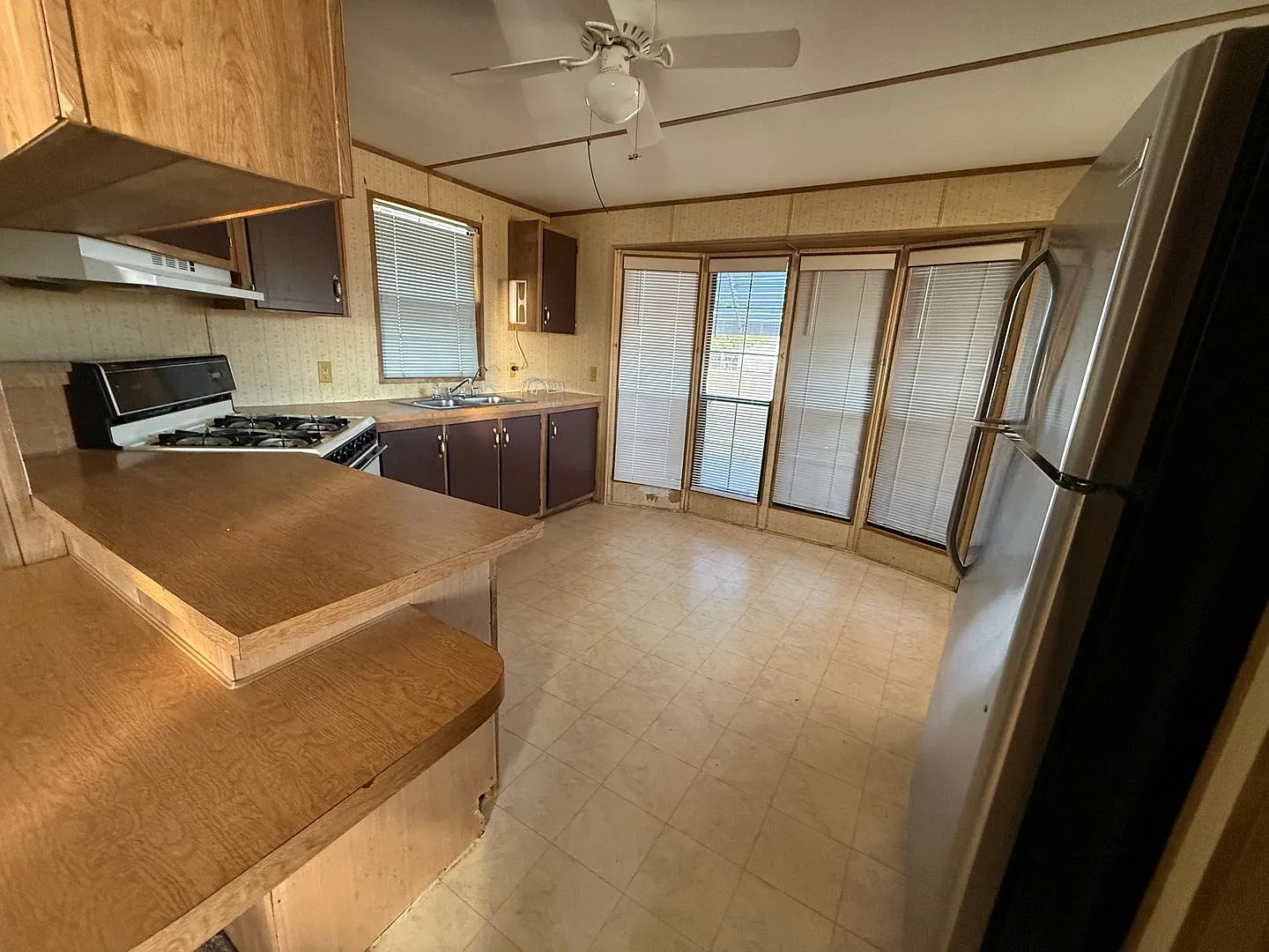 Located in Fort Mohave! 2 Bedroom Mobile Home — Photo 4
